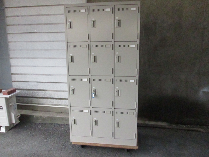 12人用　ロッカー