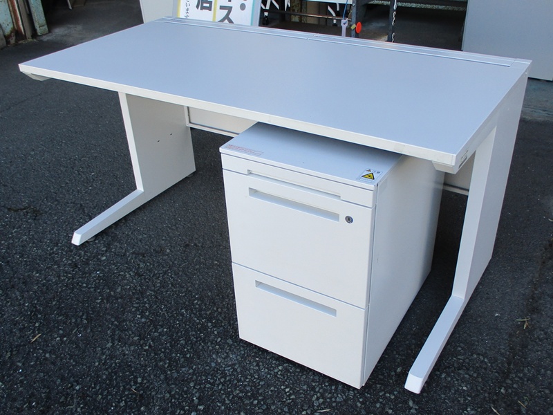 イトーキ 平デスク＋３段ワゴンset