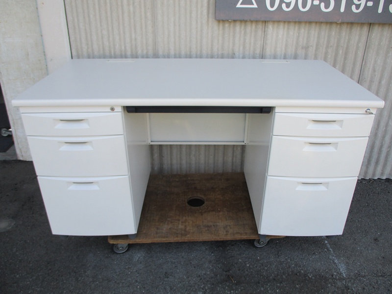 両袖デスク　イトーキ