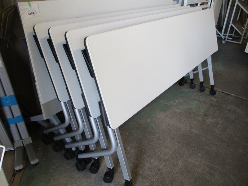 スタックテーブル　1セット（4台）