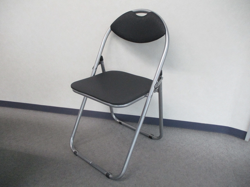 折りたたみチェア　60脚入荷